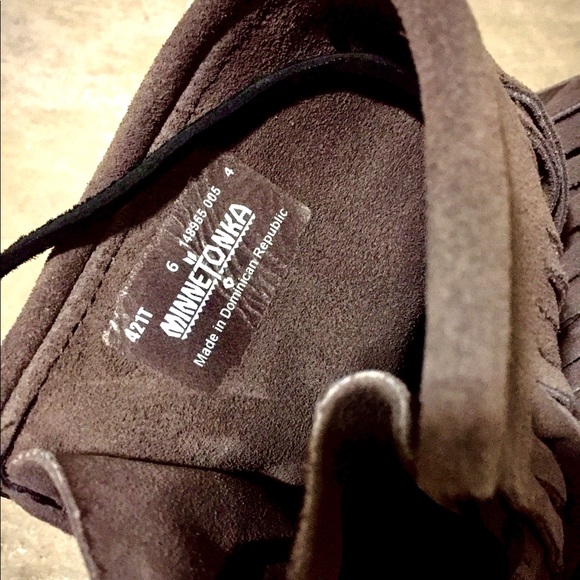 Minnetonka suede single fringe booties size 6 - Picture 4 of 4